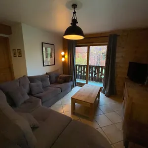https://chalet-les-trappeurs.hotels-rhonealpes.com